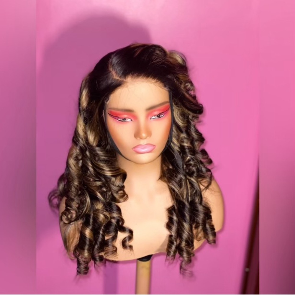 24” Luxury Deep Side Part Curled Closure Wig | 200% Density